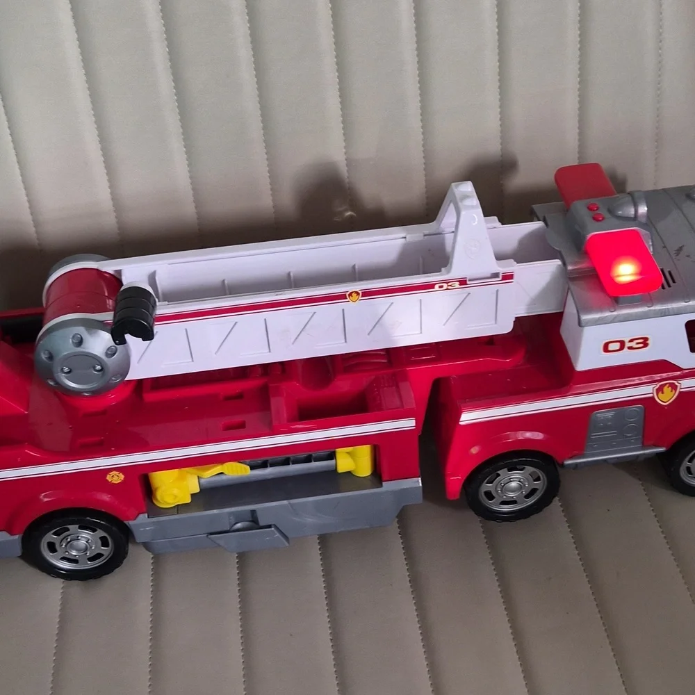 Paw Patrol Marshall Red Kids Fire Truck Toy with Extendable Ladder